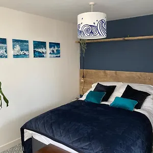 The Crest - Bournemouth, Modern Cosy Retreat, Walk To Beach, Apartment Bournemouth