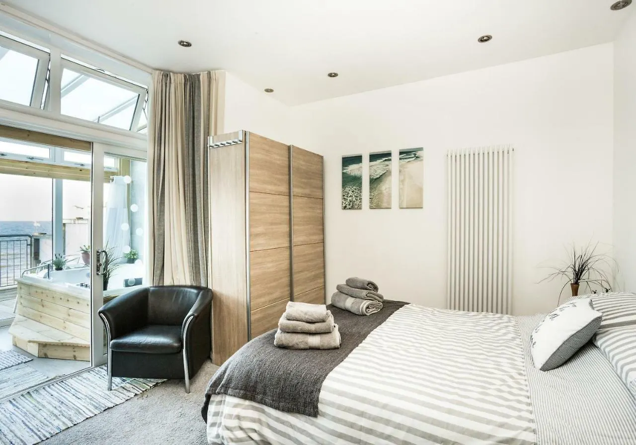 Ark At Anchor Apartment Edinburgh 0*,  United Kingdom